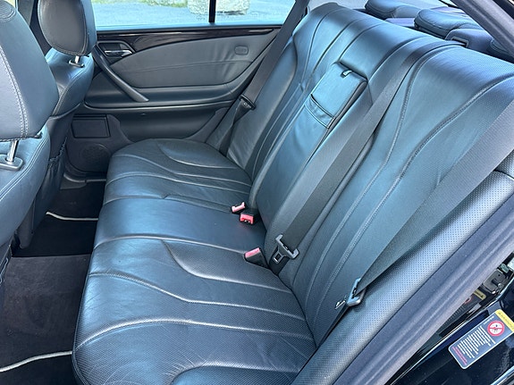 Mercedes-Benz E55 12 of 18