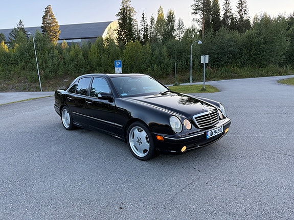 Mercedes-Benz E55 2 of 18