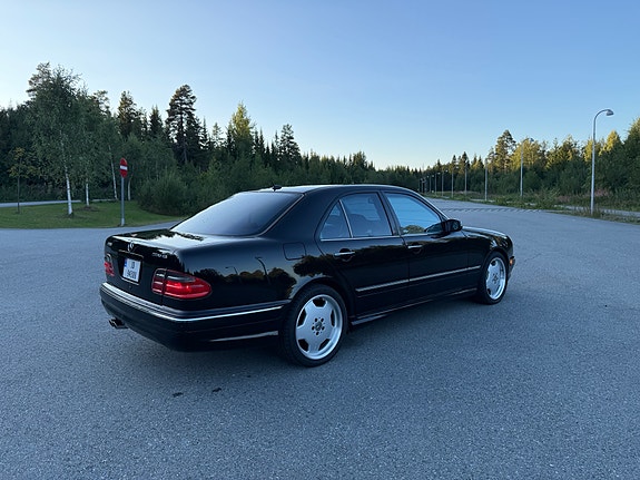 Mercedes-Benz E55 4 of 18