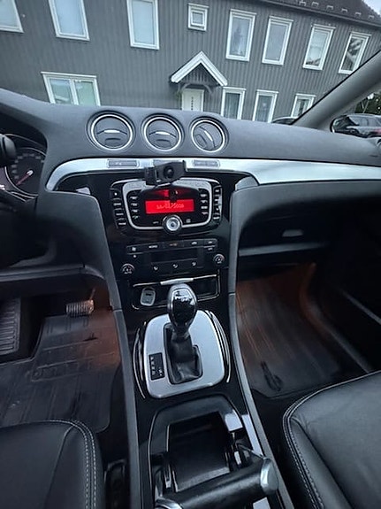 Ford S-MAX 10 of 24
