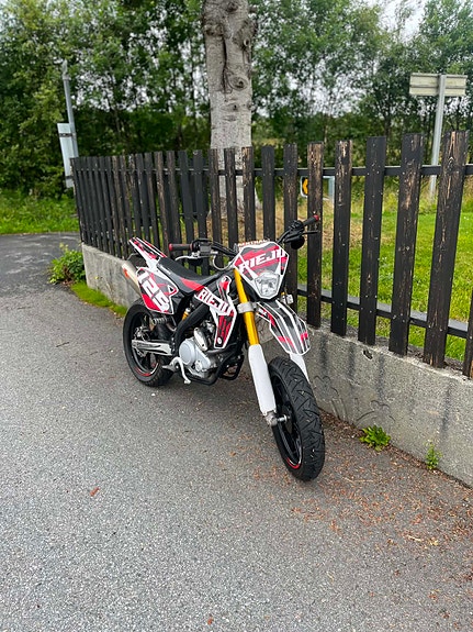 Rieju Marathon 125 SM Pro Supermoto 3 of 8