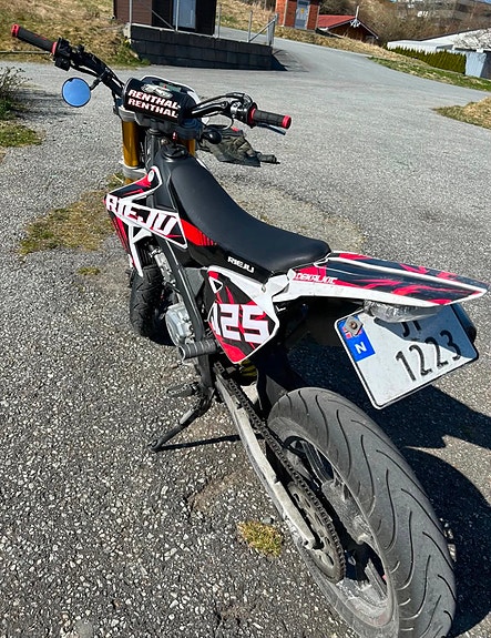 Rieju Marathon 125 SM Pro Supermoto 2 of 8