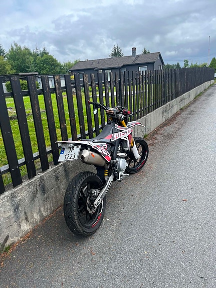Rieju Marathon 125 SM Pro Supermoto 5 of 8