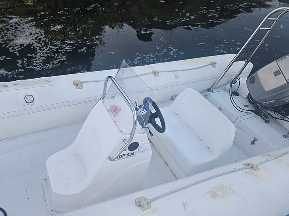 Kaimana Club 580 RIB med 115 hk Mariner totakt 9 of 17