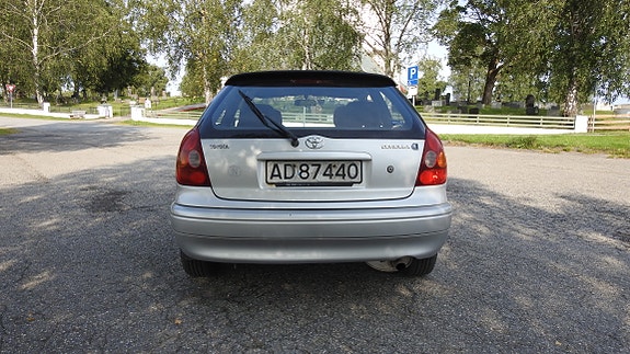 Toyota Corolla 6 of 12