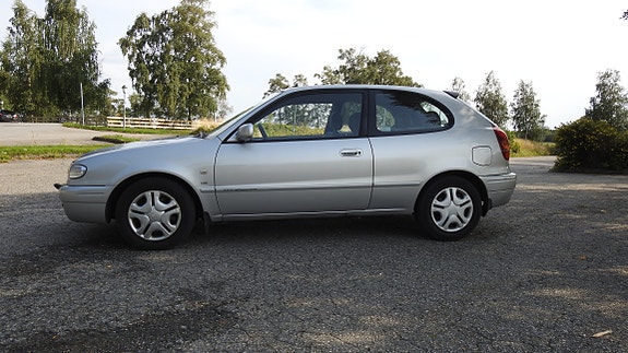 Toyota Corolla 4 of 12