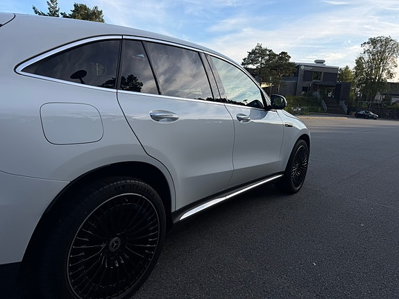Mercedes-Benz EQC400 22 of 30