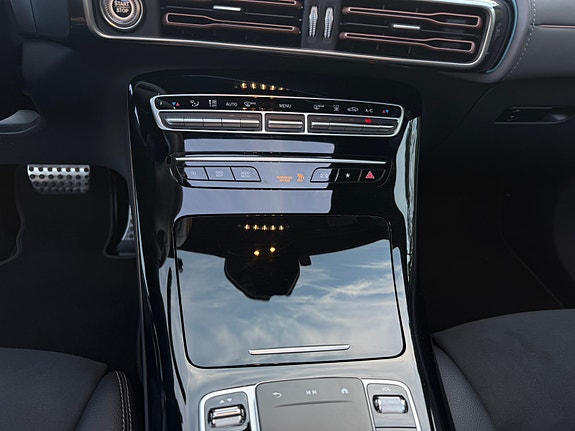 Mercedes-Benz EQC400 27 of 30