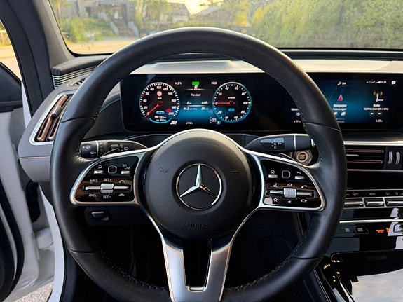 Mercedes-Benz EQC400 24 of 30