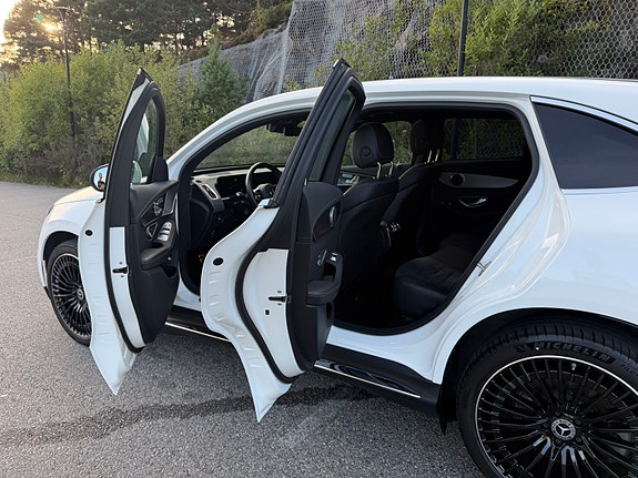 Mercedes-Benz EQC400 14 of 30