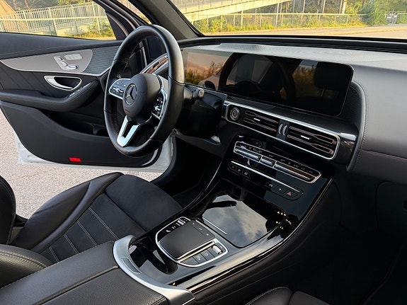 Mercedes-Benz EQC400 25 of 30