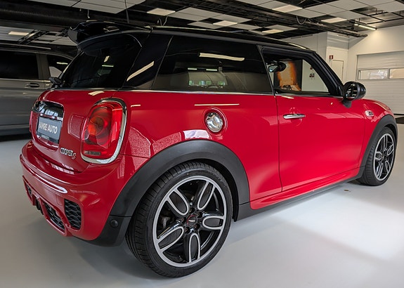 MINI Cooper S 13 of 30