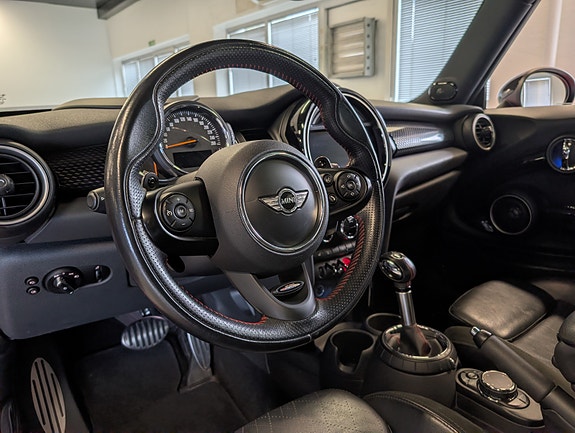 MINI Cooper S 21 of 30