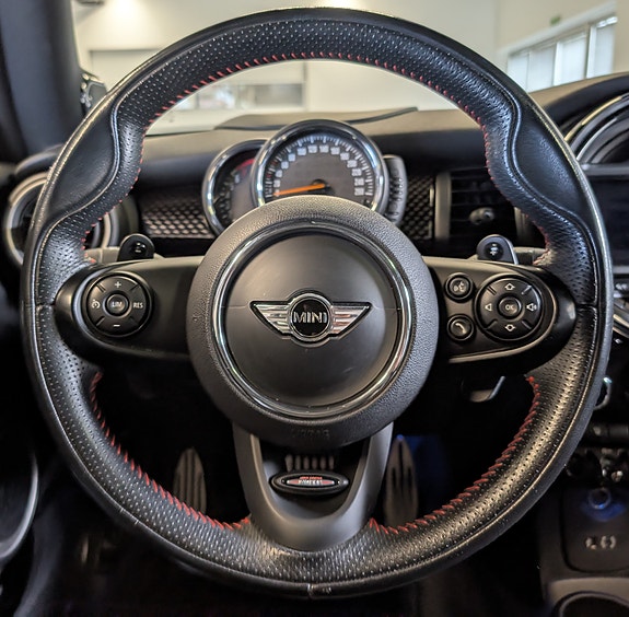 MINI Cooper S 25 of 30