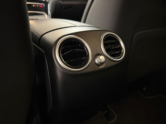 Mercedes-Benz GLC300 e 29 of 30