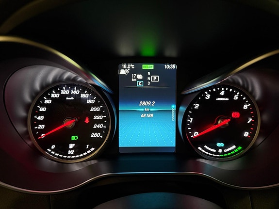 Mercedes-Benz GLC300 e 17 of 30