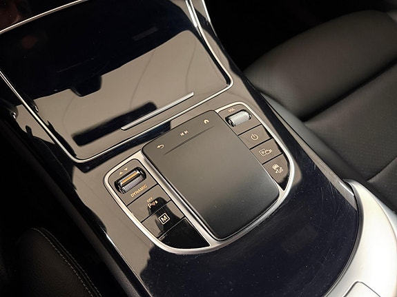 Mercedes-Benz GLC300 e 27 of 30