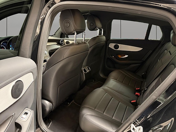 Mercedes-Benz GLC300 e 28 of 30