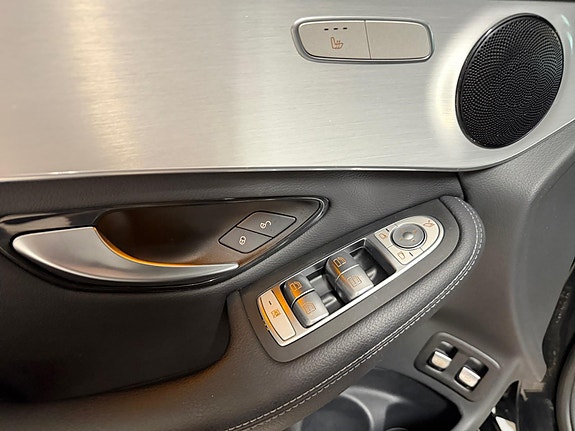 Mercedes-Benz GLC300 e 12 of 30