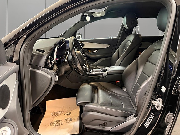 Mercedes-Benz GLC300 e 10 of 30