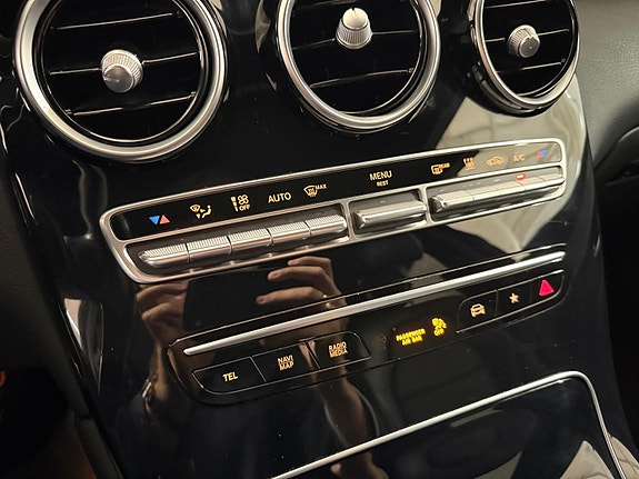 Mercedes-Benz GLC300 e 26 of 30