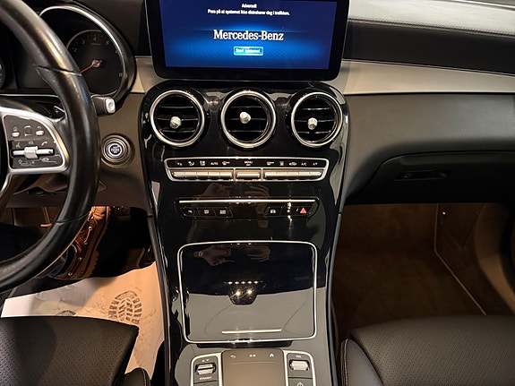 Mercedes-Benz GLC300 e 15 of 30