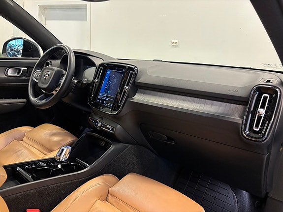 Volvo XC40 13 of 30