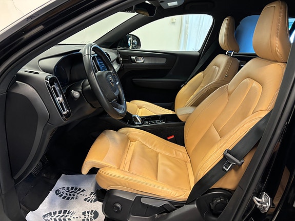 Volvo XC40 10 of 30