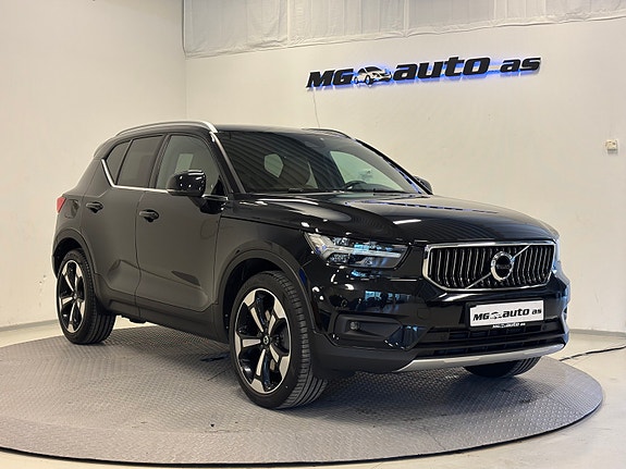 Volvo XC40 2 of 30