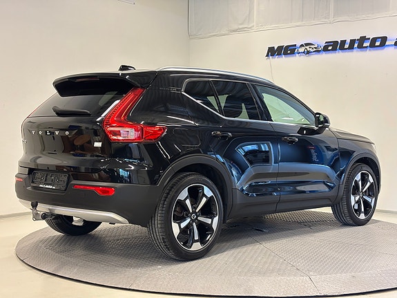 Volvo XC40 4 of 30