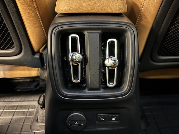 Volvo XC40 27 of 30
