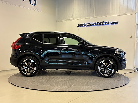 Volvo XC40 3 of 30