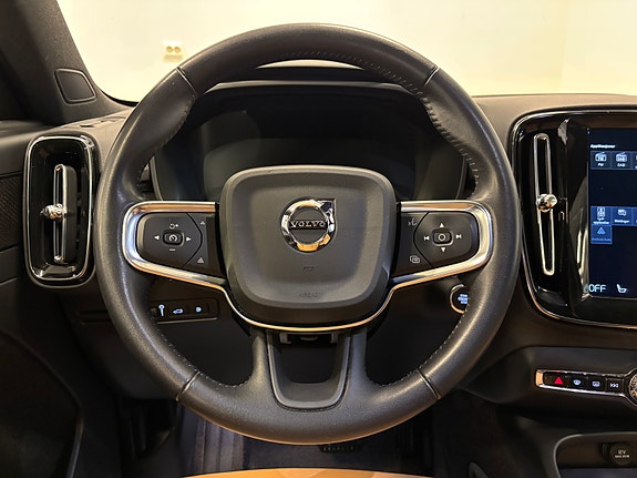 Volvo XC40 16 of 30