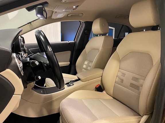 Mercedes-Benz GLA200 9 of 22