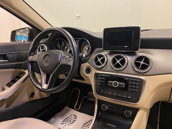Mercedes-Benz GLA200 18 of 22