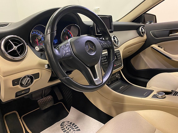 Mercedes-Benz GLA200 10 of 22
