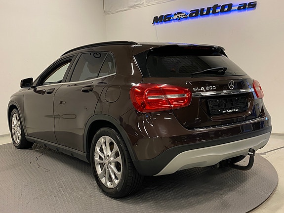 Mercedes-Benz GLA200 4 of 22