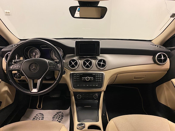 Mercedes-Benz GLA200 13 of 22