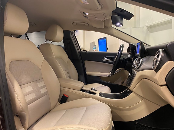 Mercedes-Benz GLA200 16 of 22