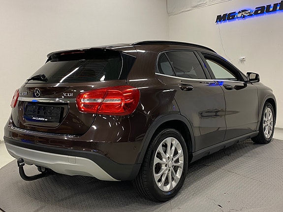 Mercedes-Benz GLA200 3 of 22