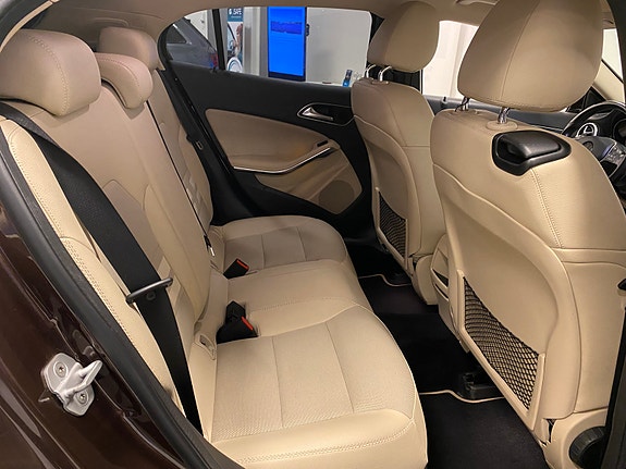 Mercedes-Benz GLA200 15 of 22