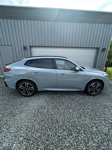 BMW iX2 11 of 24