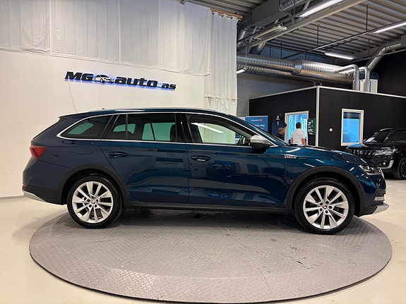 Skoda Octavia Scout 3 of 24