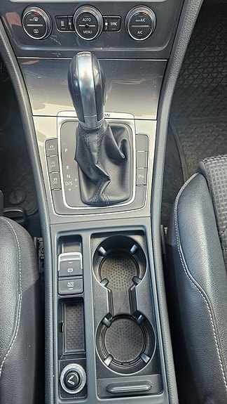 Volkswagen Golf Alltrack 12 of 16