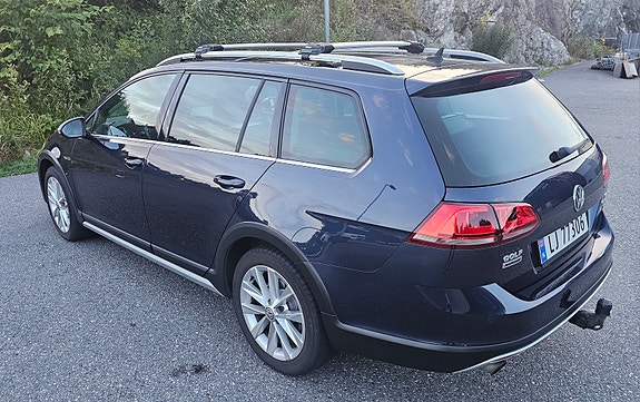 Volkswagen Golf Alltrack 3 of 16