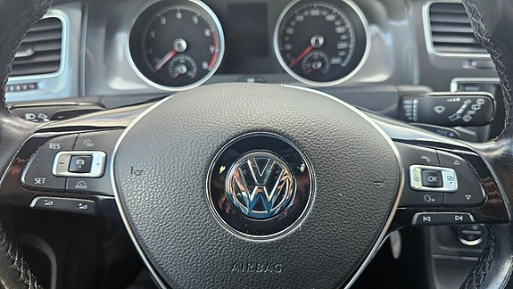 Volkswagen Golf Alltrack 13 of 16
