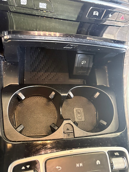 Mercedes-Benz EQC400 13 of 25