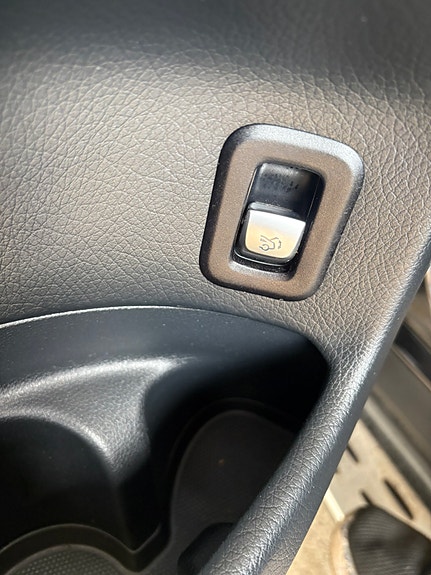 Mercedes-Benz EQC400 11 of 25