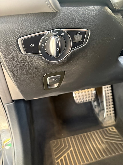 Mercedes-Benz EQC400 15 of 25