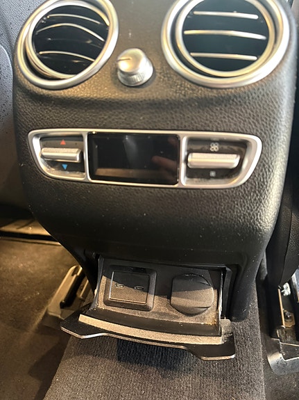 Mercedes-Benz EQC400 17 of 25